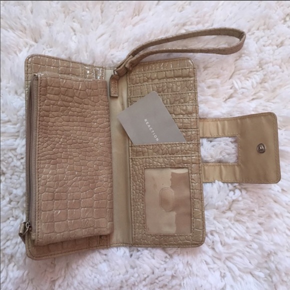 🎉HP🎉LIKE NEW Kenneth Cole Reaction Wallet Wristlet - Picture 4 of 4